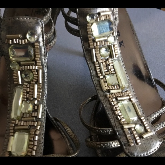 NEW YORK TRANSIT GOLD JEWELED HEELS 9.5 4”HEEL - Picture 2 of 6